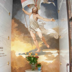 Religiöses Fresko des auferstandenen Christus für eine private Friedhofskapelle